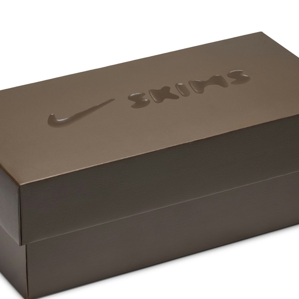 NWT SKIMS NIKE RIFT MESH VELVET BROWN 10W/8.5M - Picture 8 of 8